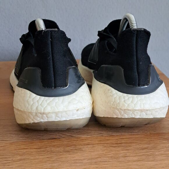 Adidas Ultraboost 22 Women’s Size 9 Black Running Sneakers Comfort - Picture 4 of 12